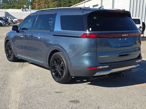 Used 2024 Kia Carnival SX Prestige image 3