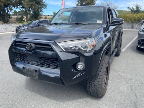 Used 2021 Toyota 4Runner SR5 Premium w/ Moonroof Package AWD/4WD image 4