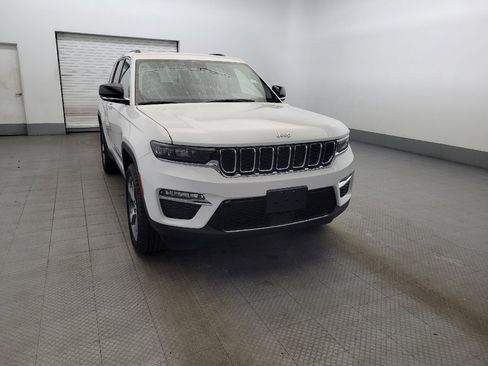 Used 2023 Jeep Grand Cherokee Limited image 14