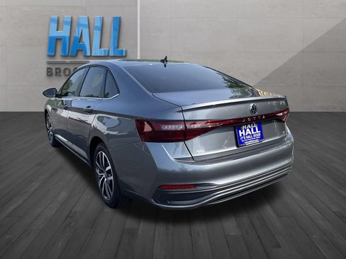 Used 2026 Volkswagen Jetta SE FWD image 4