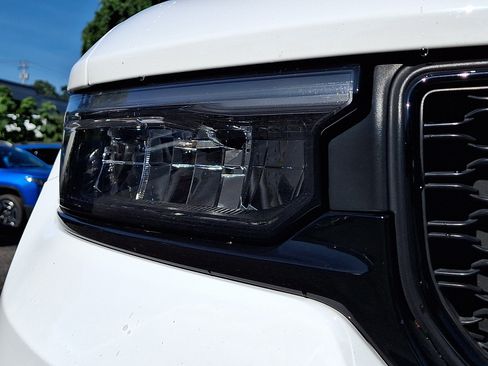 Certified 2023 Jeep Grand Cherokee Altitude AWD/4WD image 9