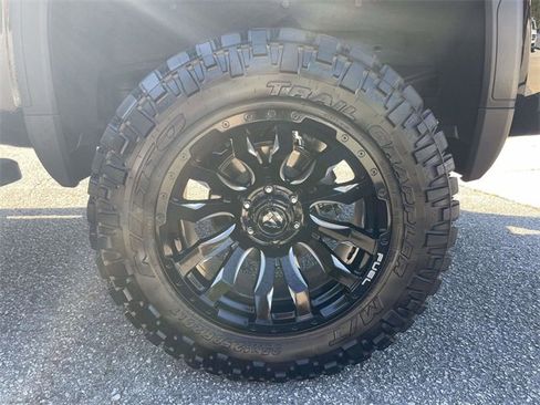 Used 2022 GMC Sierra 1500 SLT w/ SLT Premium Plus Package image 9