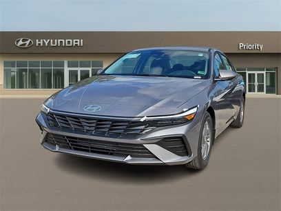 New 2025 Hyundai Elantra SE