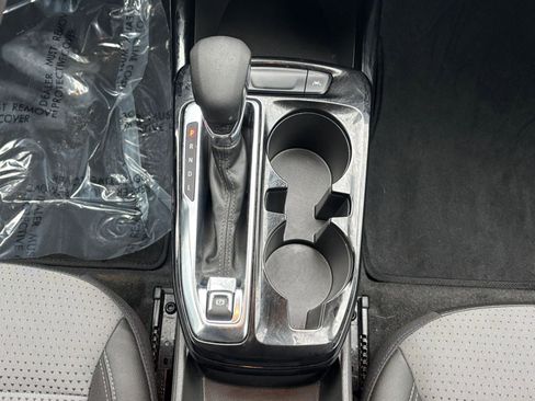 Used 2025 Chevrolet Trax LT image 37