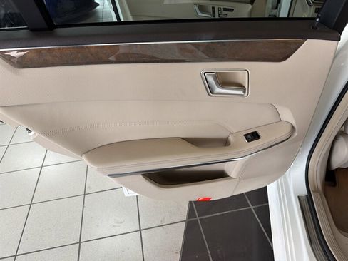 Used 2014 Mercedes-Benz E 350 4MATIC Sedan image 23