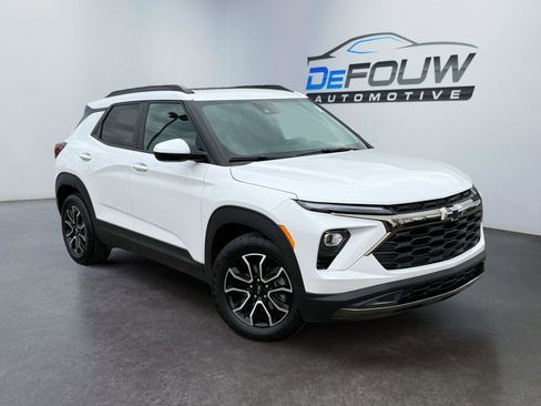 Used 2024 Chevrolet TrailBlazer ACTIV w/ Convenience Package image 1