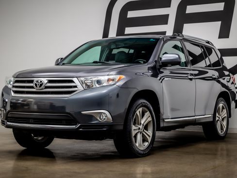 Used 2012 Toyota Highlander Limited w/ Tow Pkg FWD image 29