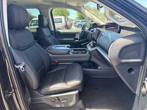 Used 2025 Ford Expedition Active RWD image 28