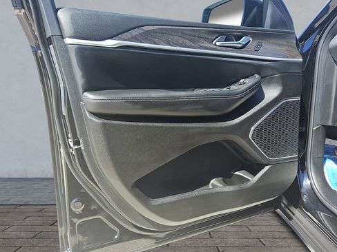 New 2026 Jeep Grand Cherokee L Limited w/ Limited Altitude Package image 18