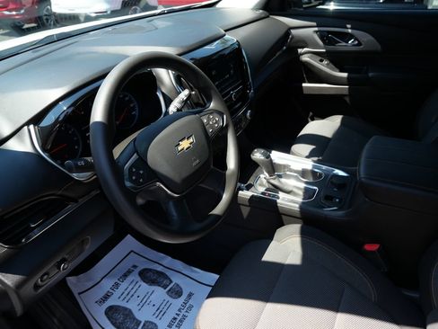 Used 2018 Chevrolet Traverse LS FWD image 12