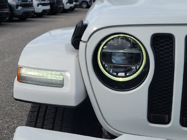 Used 2022 Jeep Wrangler Unlimited Sahara AWD/4WD image 9