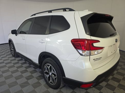 Used 2023 Subaru Forester Premium AWD/4WD image 7