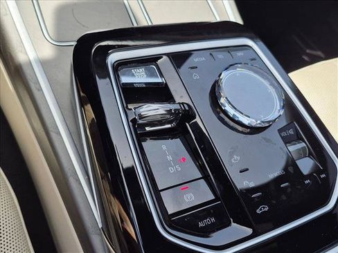Used 2023 BMW 740i w/ Parking Assistance Package RWD image 4