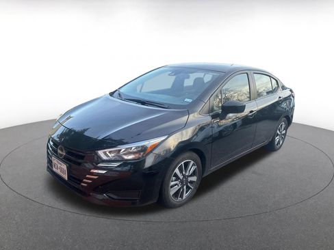 Used 2025 Nissan Versa SV image 2