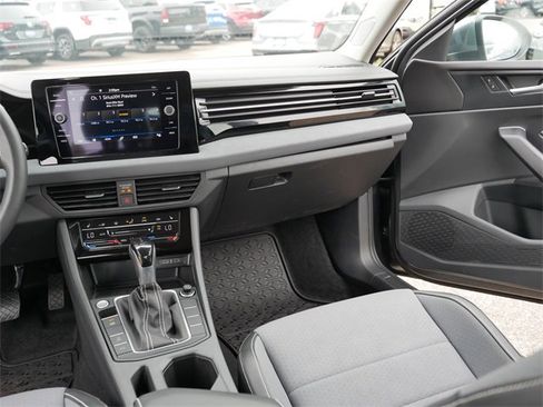 Certified 2025 Volkswagen Jetta SE image 23