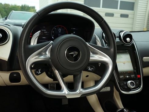 Used 2022 McLaren GT image 15