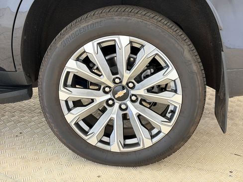 Used 2025 Chevrolet Tahoe High Country AWD/4WD image 12