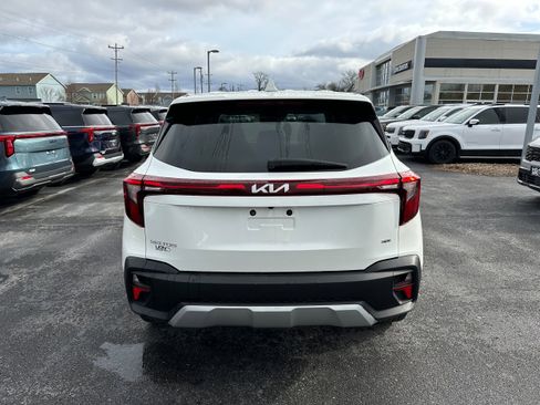 Used 2024 Kia Seltos LX image 6