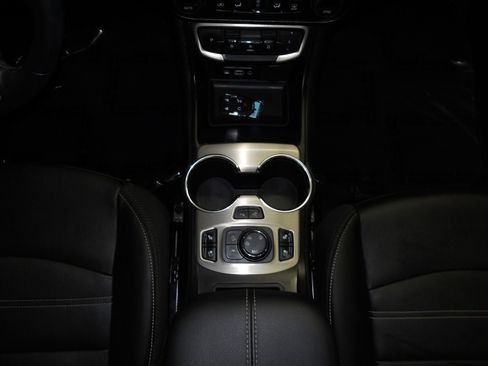 Used 2024 GMC Terrain Denali w/ Denali Premium Package AWD/4WD image 13