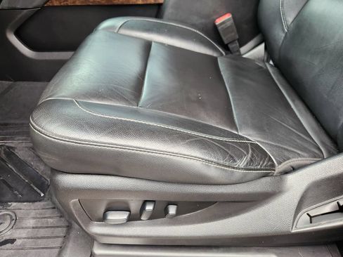 Used 2020 Chevrolet Suburban LT w/ RST Edition RWD image 17