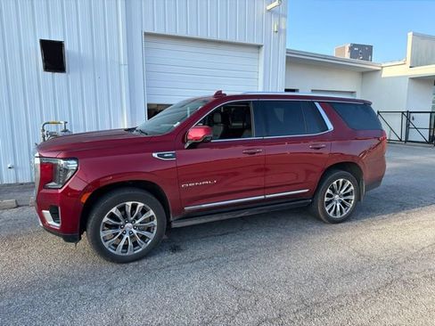 Used 2021 GMC Yukon Denali w/ Denali Premium Package AWD/4WD image 2