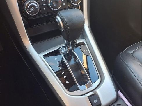 Used 2015 Chevrolet Captiva Sport LT w/ Convenience Package FWD image 9