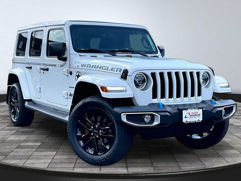 Used 2023 Jeep Wrangler Unlimited Sahara w/ Cold Weather Group AWD/4WD image 3