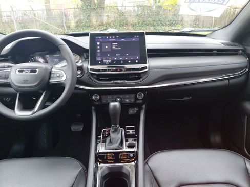 Used 2026 Jeep Compass Limited image 3