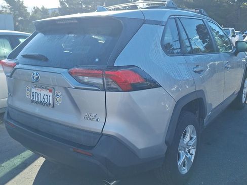 Used 2021 Toyota RAV4 XLE image 7