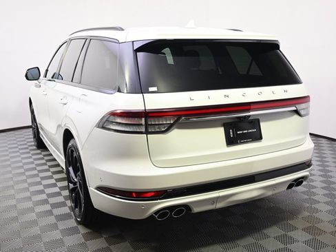 Used 2023 Lincoln Aviator Reserve w/ Jet Package AWD/4WD image 4