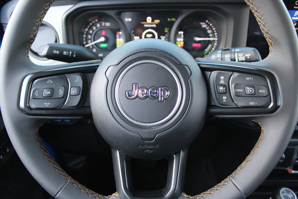 Used 2024 Jeep Wrangler Unlimited AWD/4WD image 10