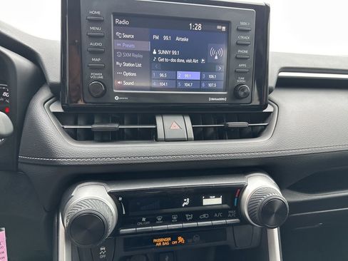 Used 2022 Toyota RAV4 LE image 9