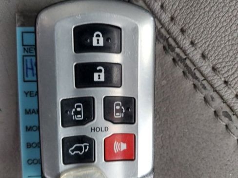 Used 2017 Toyota Sienna XLE Premium image 33