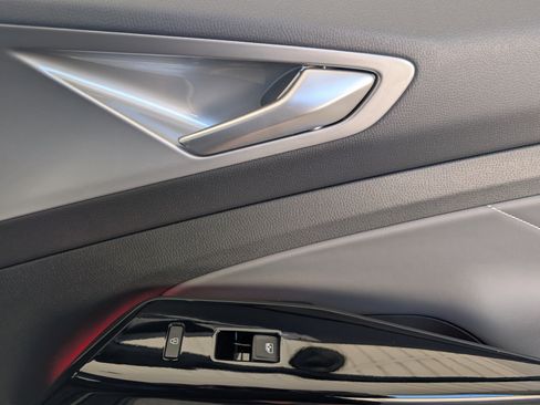 Used 2023 Volkswagen ID.4 Pro S image 22