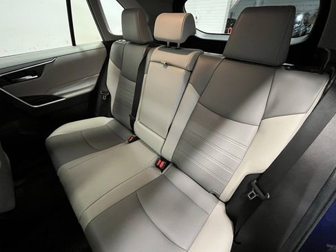 Used 2021 Toyota RAV4 XLE Premium image 14