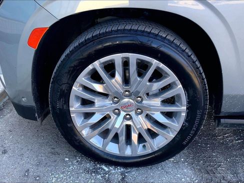 Used 2023 GMC Yukon XL Denali w/ Advanced Technology Package image 8