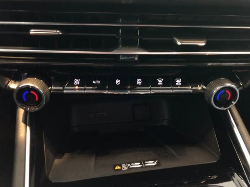 Used 2026 Chevrolet Traverse RS image 29