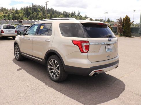 Used 2017 Ford Explorer Platinum AWD/4WD image 7