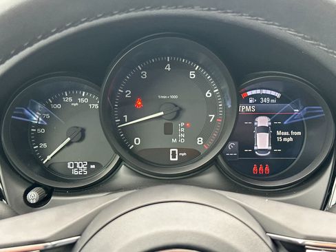 Certified 2025 Porsche Macan AWD/4WD image 29