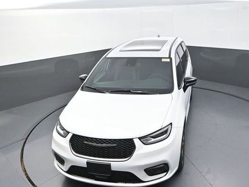 New 2026 Chrysler Pacifica Select image 11