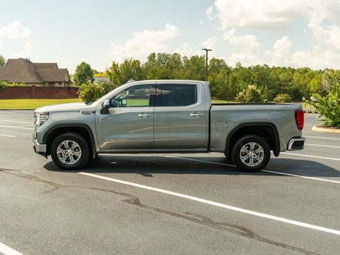 Used 2025 GMC Sierra 1500 SLT AWD/4WD image 9