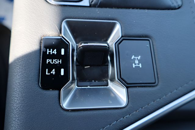 Used 2024 Lexus GX 550 w/ Accessory Package (2T) AWD/4WD image 18