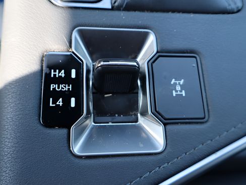 Used 2024 Lexus GX 550 w/ Accessory Package (2T) AWD/4WD image 18