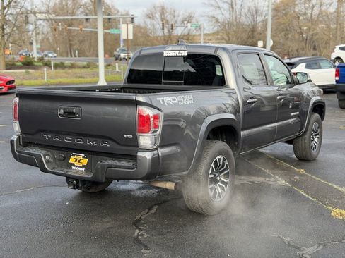 Used 2022 Toyota Tacoma TRD Sport image 5