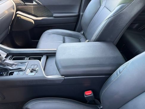 Used 2024 Lexus GX 550 AWD/4WD image 13