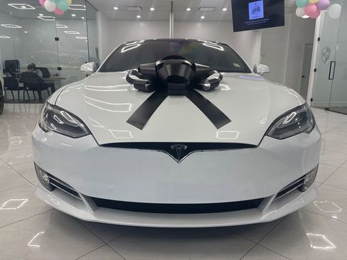 Used 2020 Tesla Model S Long Range Plus image 2