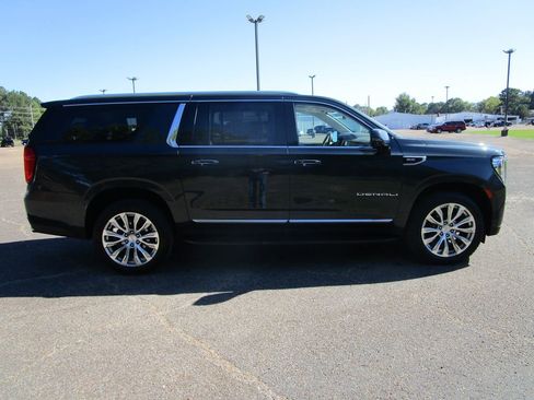 Used 2022 GMC Yukon XL Denali image 6