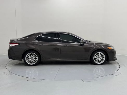 Used 2018 Toyota Camry XLE image 7
