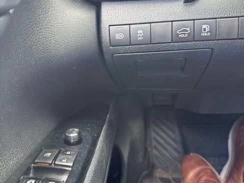Used 2019 Toyota Camry XLE w/ Navigation Package FWD image 19