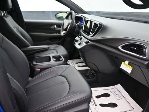 New 2026 Chrysler Pacifica Select image 20